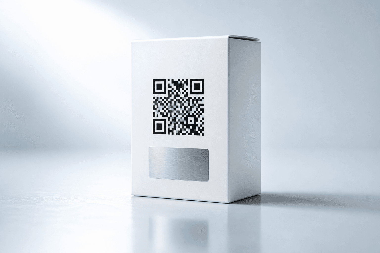Коробка с QR-кодом и серебряной полосой, под которой скрыт код